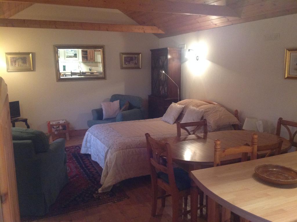 White House Farm Bed & Breakfast Hindolveston Ruang foto